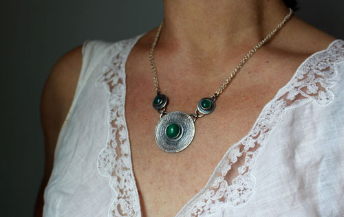 The lady of the lake, medieval necklace in sterling silver and green agate
