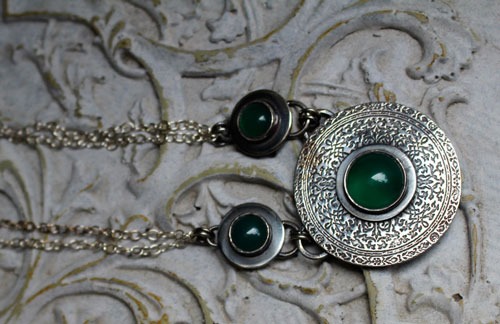 The lady of the lake, medieval necklace in sterling silver and green agate