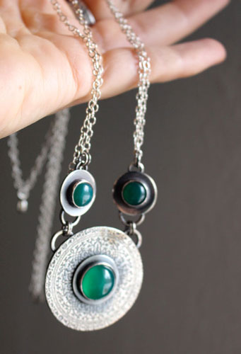 The lady of the lake, medieval necklace in sterling silver and green agate