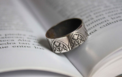The name of the Rose, Gothic arch ring in sterling silver