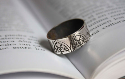 The name of the rose, gothic arch ring in sterling silver