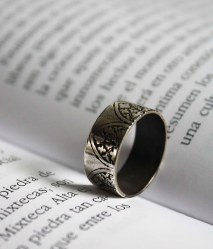 The name of the rose, gothic arch ring in sterling silver