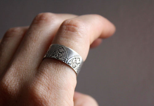 The name of the rose, gothic arch ring in sterling silver
