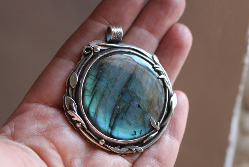 The reflection of the sky, leaves and roots necklace in sterling silver and labradorite 