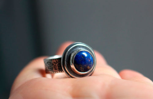 The reflection of the stars, botanical pattern ring in sterling silver and lapis lazuli