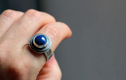 The reflection of the stars, botanical pattern ring in sterling silver and lapis lazuli