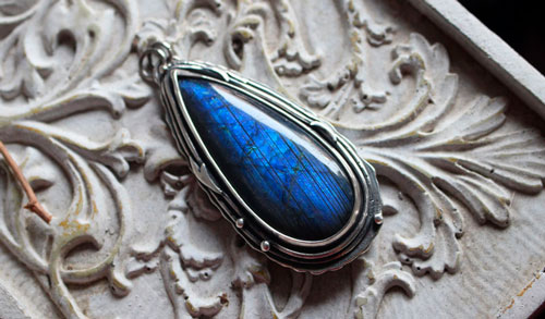 The same moon, botanical pendant in sterling silver and labradorite 