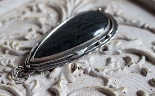 The same moon, botanical pendant in sterling silver and labradorite 