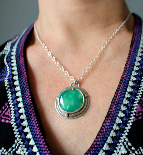 The secret of the pond, countryside necklace in sterling silver and chrysoprase