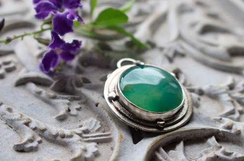 The secret of the pond, countryside necklace in sterling silver and chrysoprase