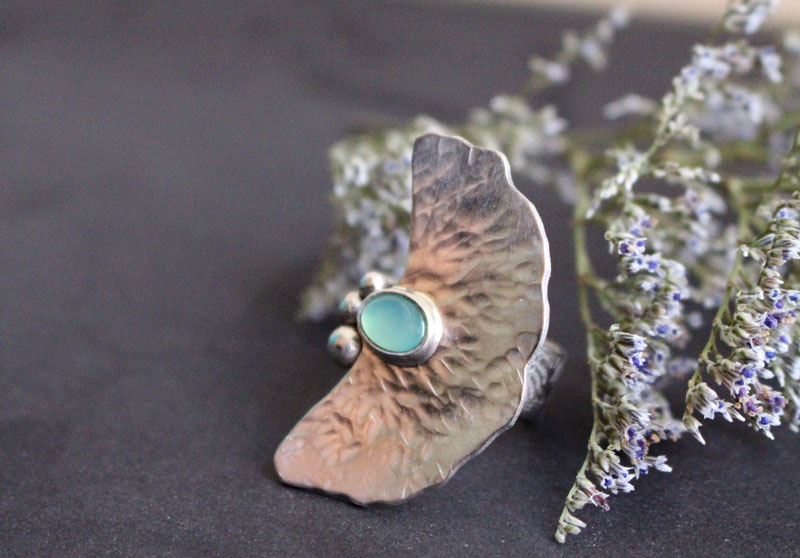 The sound of water, water lily leaf ring in sterling silver and chrysoprase