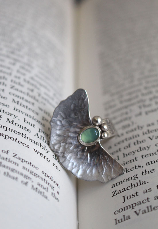 The sound of water, water lily leaf ring in sterling silver and chrysoprase