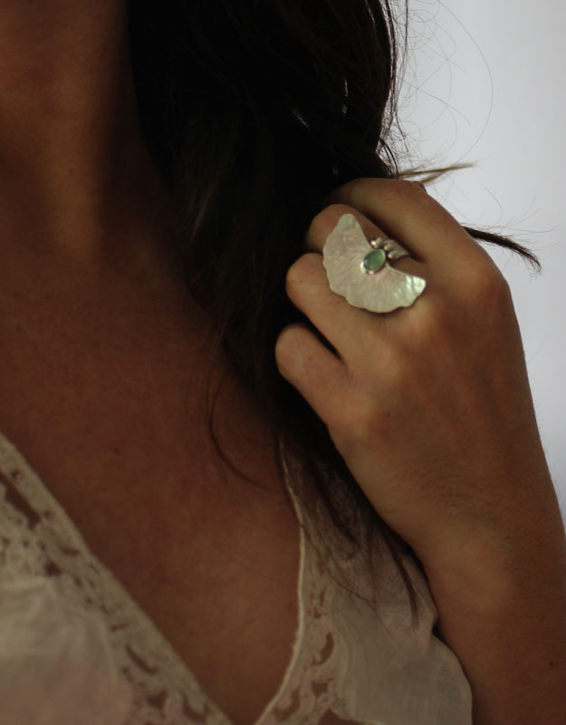 The sound of water, water lily leaf ring in sterling silver and chrysoprase