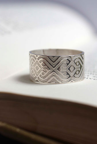 The Sultan seal, geometric vector pattern ring in sterling silver