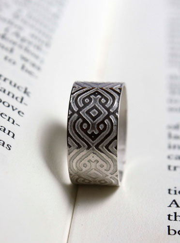 The Sultan seal, geometric vector pattern ring in sterling silver