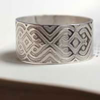 The Sultan seal, geometric vector pattern ring in sterling silver