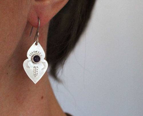 Yuma, arrowhead earrings in sterling silver and amethyst