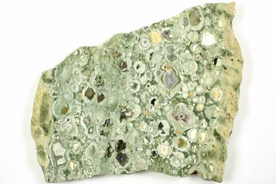 Lithotherapy: the virtues of R stones as rainbow moonstone, rainforest jasper...