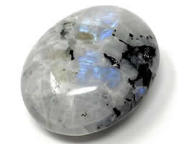 The history, benefits and virtues of rainbow moonstone