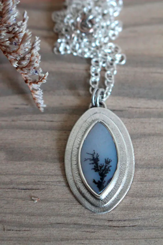 A flower in the desert, growth pendant in silver and dendritic agate