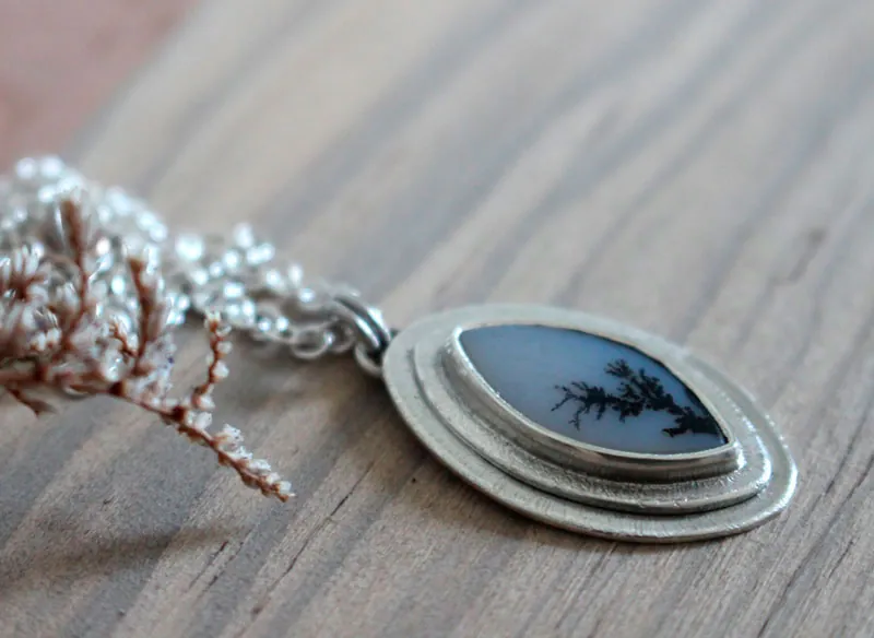 A flower in the desert, growth pendant in silver and dendritic agate