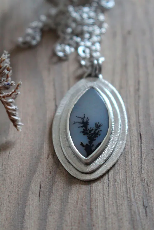 A flower in the desert, growth pendant in silver and dendritic agate