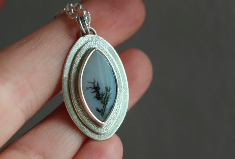 A flower in the desert, growth pendant in silver and dendritic agate