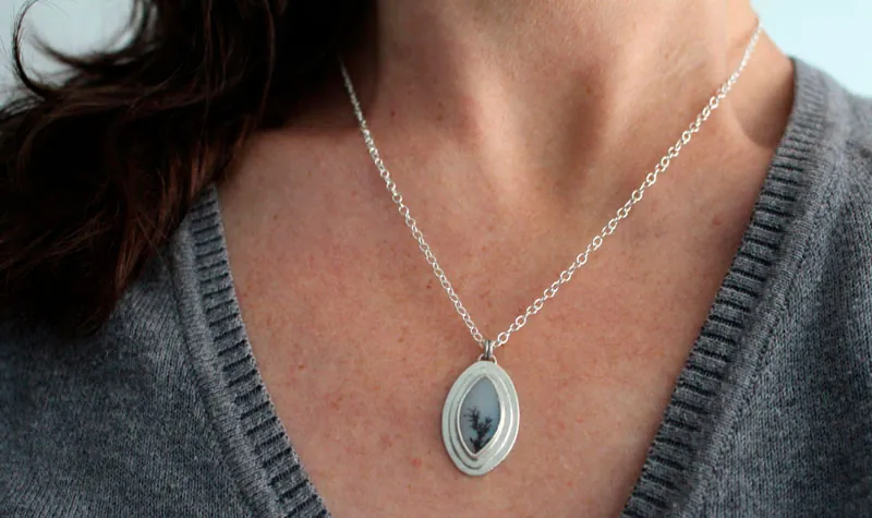 A flower in the desert, growth pendant in silver and dendritic agate