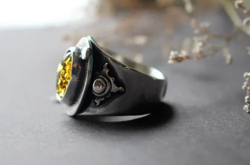 A halo in the darkness, sun ring in sterling silver and amber