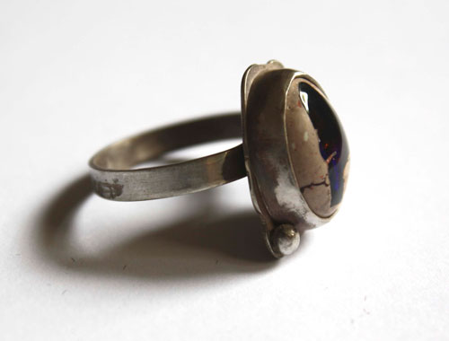 A thousand fires, a pyrotechnic spectacle ring in silver and fire opal