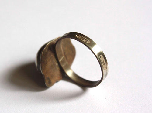 A thousand fires, a pyrotechnic spectacle ring in silver and fire opal