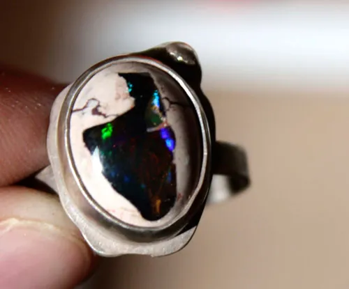A thousand fires, a pyrotechnic spectacle ring in silver and fire opal