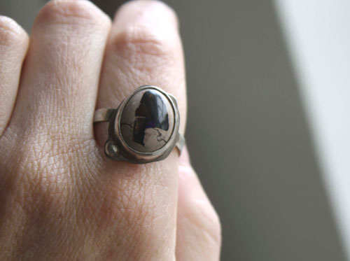 A thousand fires, a pyrotechnic spectacle ring in silver and fire opal