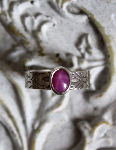 Adélaïde, medieval ring in silver and star pink sapphire