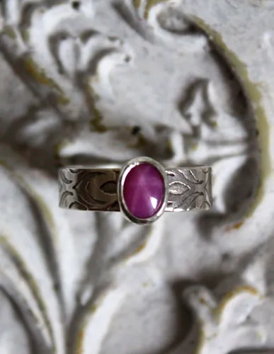 Adélaïde, medieval ring in silver and star pink sapphire