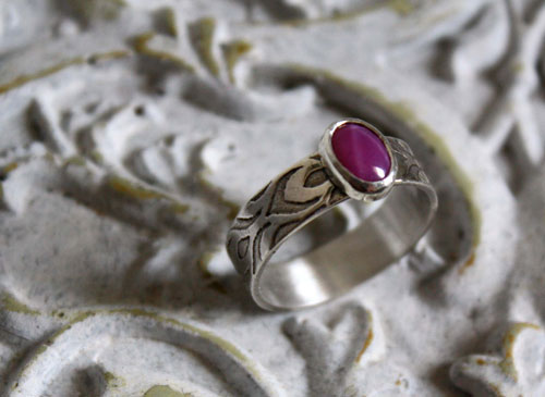 Adélaïde, medieval ring in silver and star pink sapphire