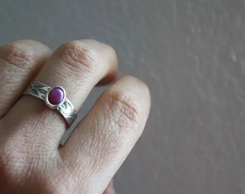 Adélaïde, medieval ring in silver and star pink sapphire