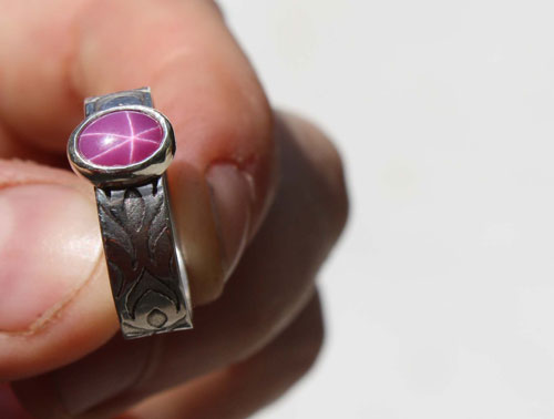 Adélaïde, medieval ring in silver and star pink sapphire