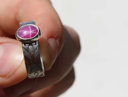 Adélaïde, medieval ring in silver and star pink sapphire