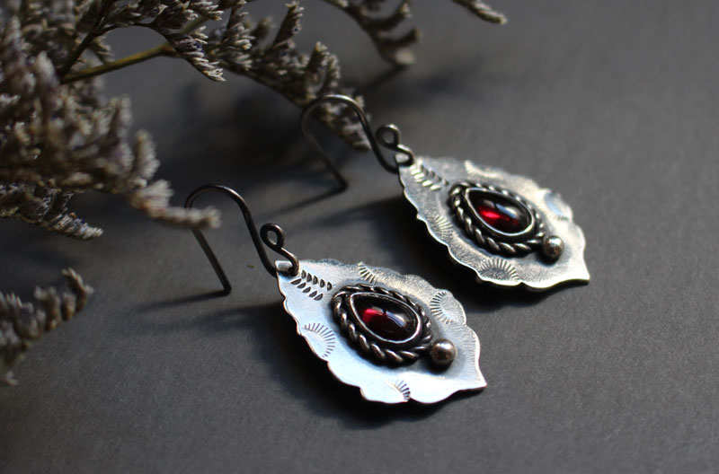 Adeona, ancient Roman architecture earrings in silver and garnet