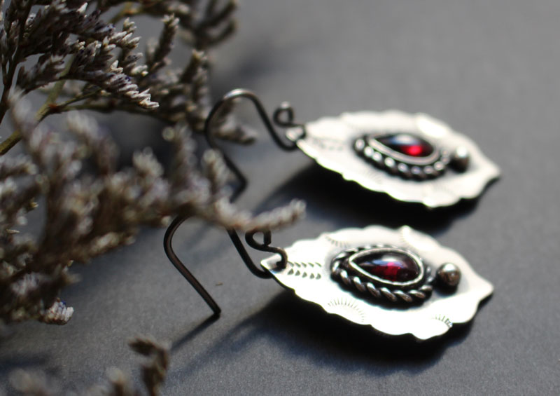 Adeona, ancient Roman architecture earrings in silver and garnet