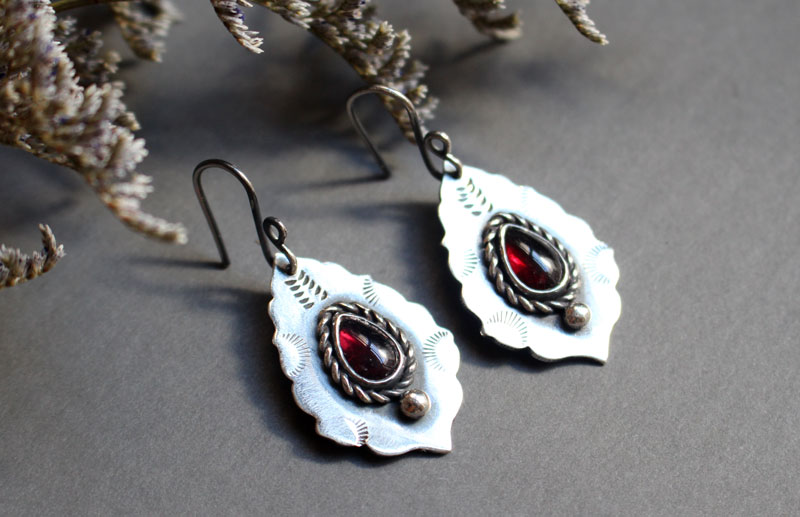 Adeona, ancient Roman architecture earrings in silver and garnet