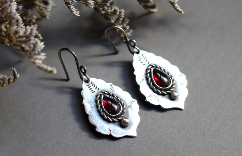 Adeona, ancient Roman architecture earrings in silver and garnet