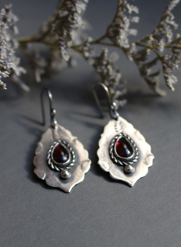 Adeona, ancient Roman architecture earrings in silver and garnet