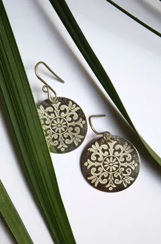 Alixia, Baroque Fleur-de-Lys earrings in sterling silver