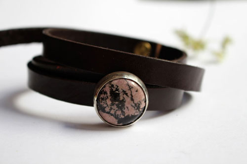 Almut, medieval nobility bracelet in silver, brass, leather and rhodonite