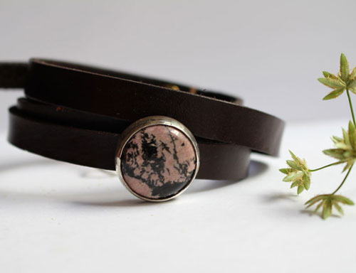 Almut, medieval nobility bracelet in silver, brass, leather and rhodonite