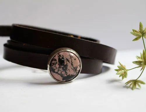 Almut, medieval nobility bracelet in silver, brass, leather and rhodonite