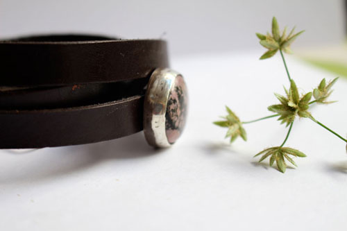 Almut, medieval nobility bracelet in silver, brass, leather and rhodonite
