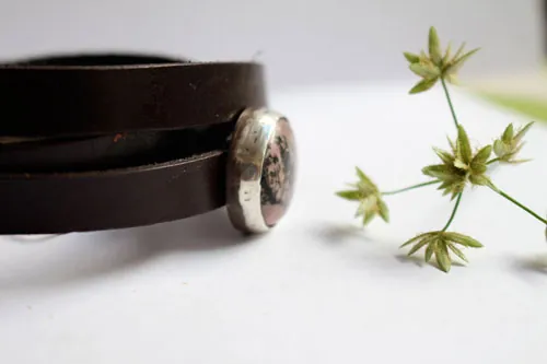 Almut, medieval nobility bracelet in silver, brass, leather and rhodonite